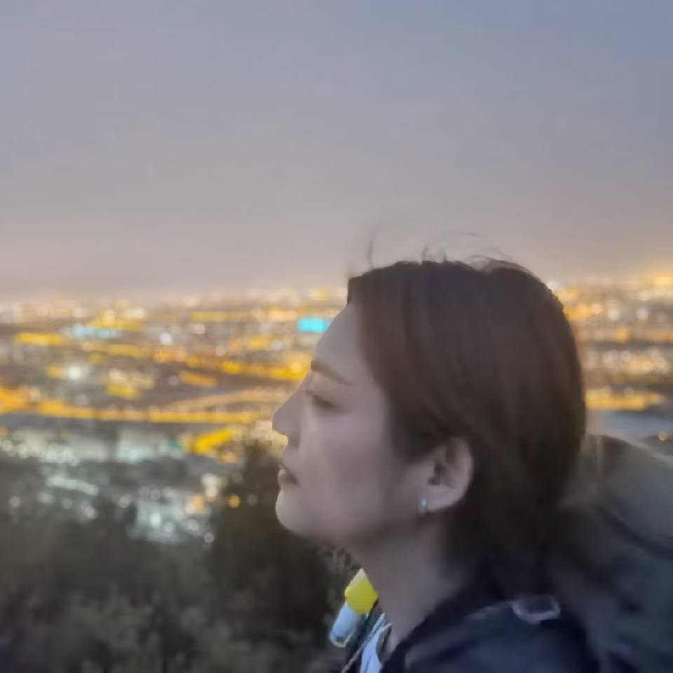 闫女士